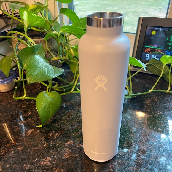 24 oz slim hydroflask in fog - Picture 13 of 13